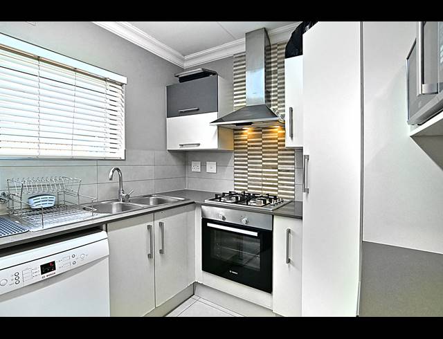 3 BEDROOM TOWNHOUSE FOR SALE IN KYALAMI HILLS
